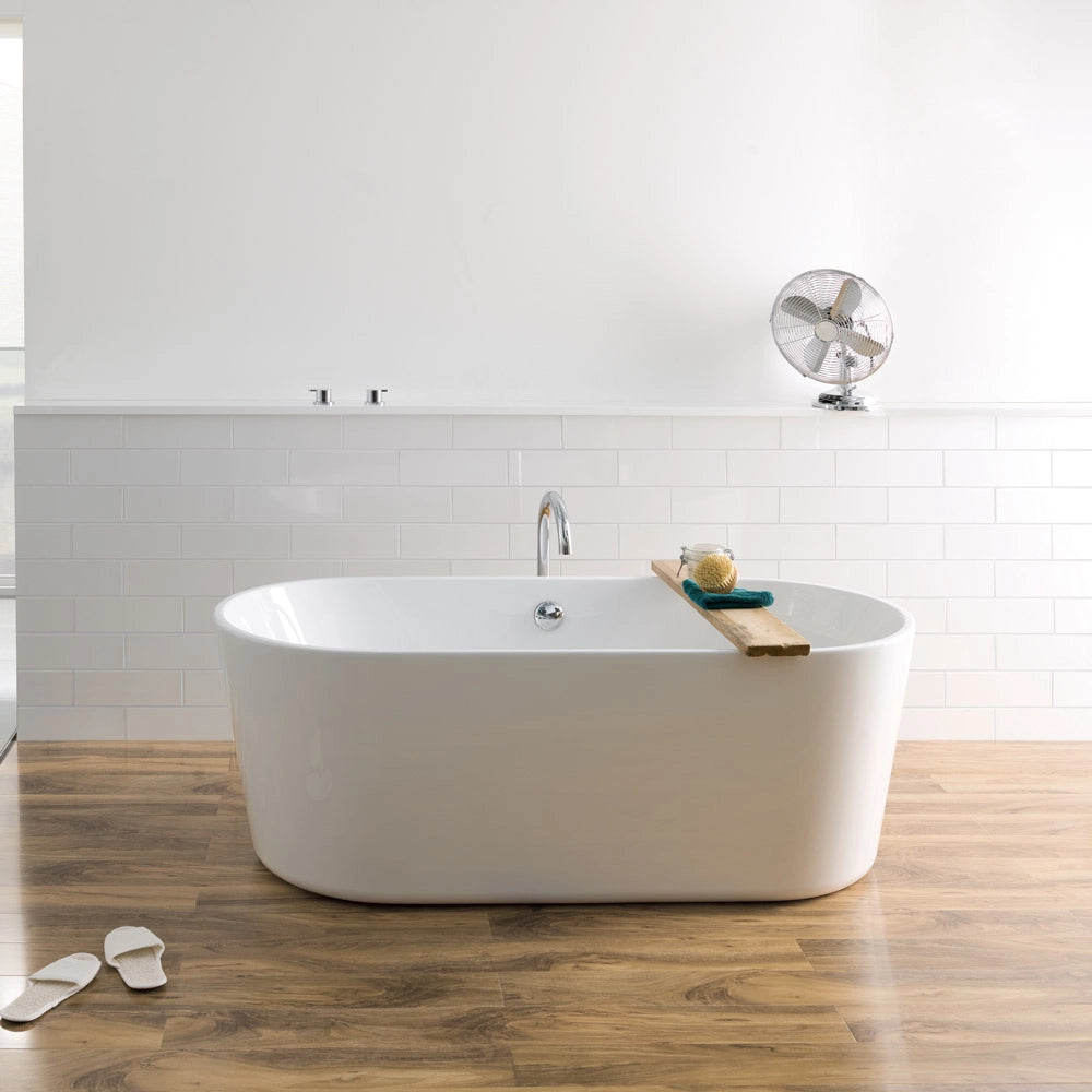 BC Designs Viado Acrylic Freestanding Bath, Double Ended Bath, Polished White, 1580x740mm bathroom image