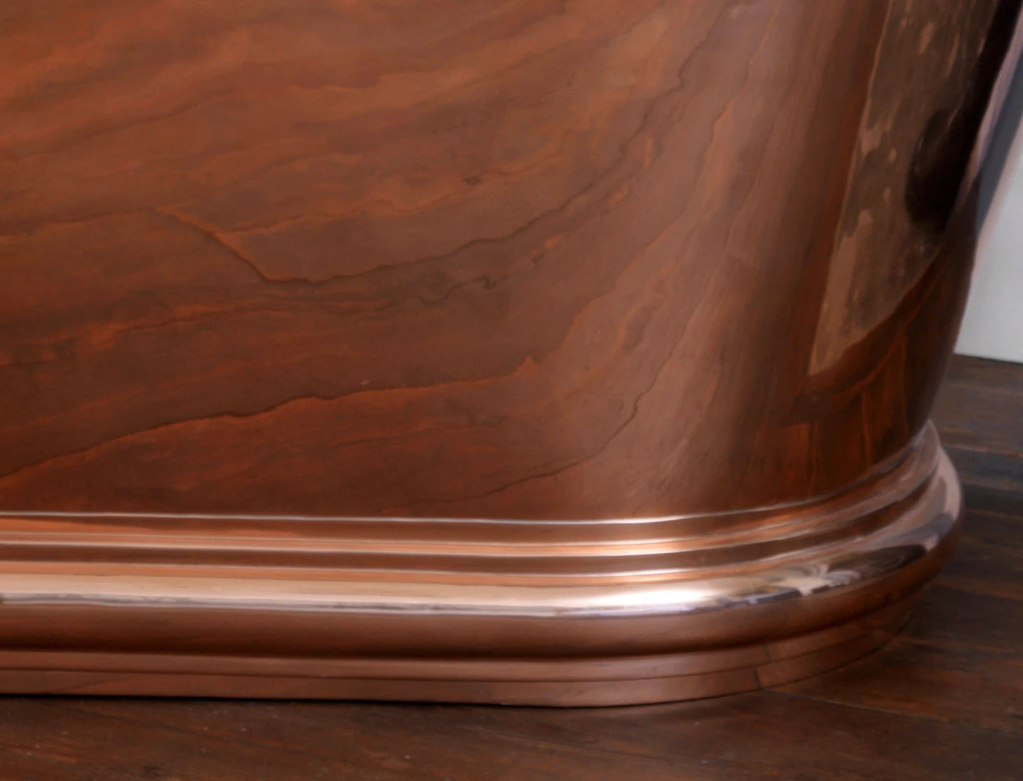 Hurlingham Bulle Copper-Nickel Bath, Freestanding Roll Top Bathtub in length 1700mm for luxury bathroom, showing close up of plinth SS057